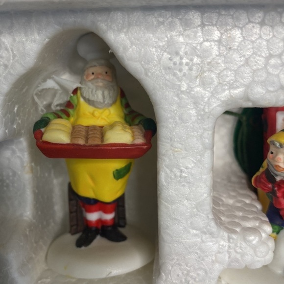 Vintage Department 56 Heritage Collection “Baker Elves” - Picture 3 of 4